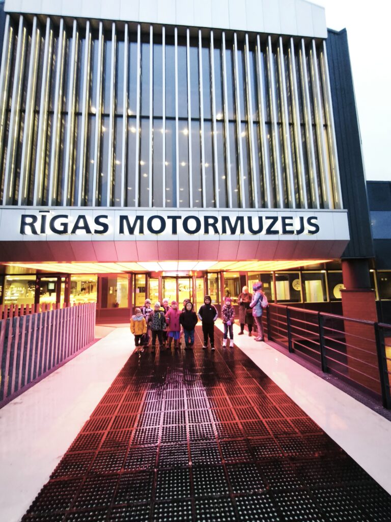 Rīgas Motormuzejā 1.a klase. STEM.